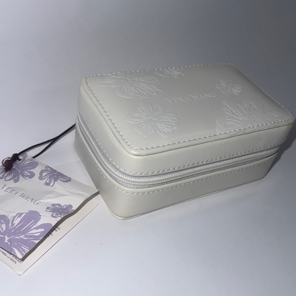 Vera Wang White Vegan Leather Floral Embossed Zippered Jewelry Cosmetic Case New